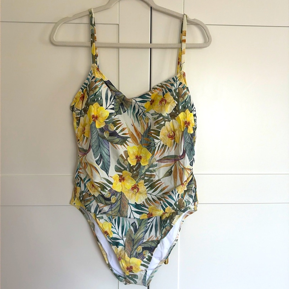 Women’s one piece bath suit. NWT. Floral design. Size 16